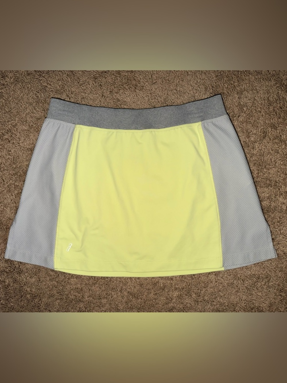 Tail Activewear Women’s Athletic Skirt in Pale Yellow and Light Gray